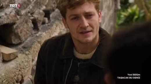 Burası o kadar anlamlı ki bayıldımmmm isonun burda sakin kalışı artık sevmiyor yada hödüklük yaptığından değil fadimenin heyecanlı ve böyle bu konuları konuşurken gergin ve utangaç yapılı olduğunu biliyor bu yüzden sakin kalmış ve sahneyi dengelemiş eğer iso ha diysun ki yaylaya çıkalum bakalum gibi art arda kelimeler söyleyip böyle gülseydi fadime aşırı panik olurdu diye düşünüyorum isom işte hem düşünceli hemde sakin ve seksi kalmayı tercih etmiş #isfad