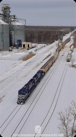Craig Hensley | Ever wonder how grain cars are loaded? #grain #train #drone #rail #railroad #railway #loading #reels #reelsinstagram #interesting | Instagram