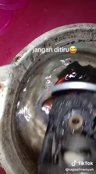 Momen Lucu: Ngerebus Rell Saat Ditunggu Mandi