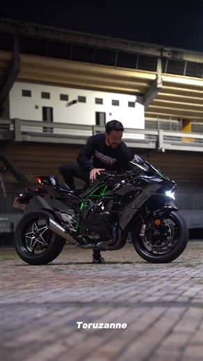 Kawasaki Ninja H2 Supercharged Performance Review