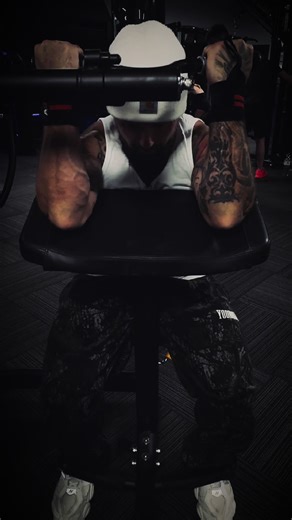 Bicep preacher curl machine #bicep #fyp #fyppp #gym #fitnesstok