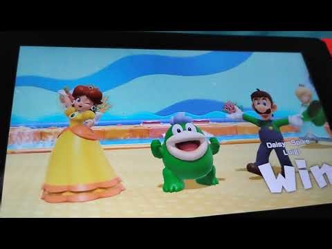 Mario party game play as daisy
