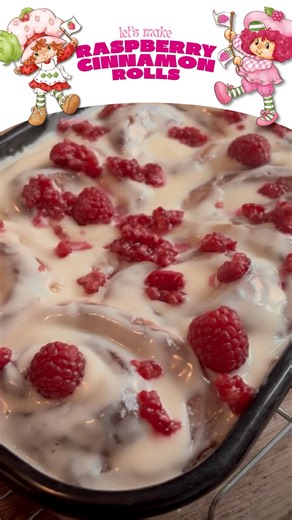 How DELICIOUS do these raspberry cinnamon rolls look - the perfect treat to celebrate National Cinnamon Roll Day?! 😍 We have a feeling Raspberry Tart’s bestie Rhubarb will be a big a fan!! 🙈💞 #raspberrytart #strawberryshortcake #cinnamonrolls | Strawberry Shortcake
