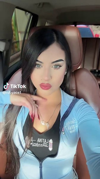 Should we launch some merch for the girlies ?💈😍 @barberia.latina1 #fyp #barberialatina #femalebarber #rubyace1