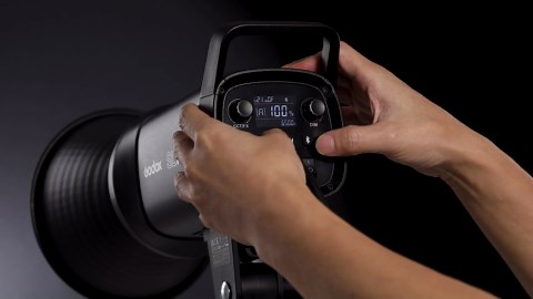 Godox SL100Bi COB LED Video Light Bi Color 100W with RC-A6 Remote 5600K 32100 Lux CRI 96+ TLCI 97+ 11 Light FX Bowens Mount Continuous Outputing Light (SL100-Bi)