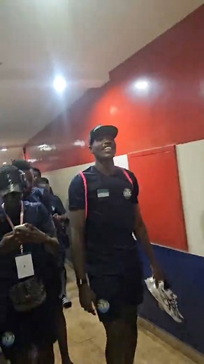 Leone Stars player having a great time after their well deserved 2-0 victory over Ethiopia. Guess what they’re listening to 😎E-Sweet🇸🇱 | Fans of Drizilik & Incredible JJ