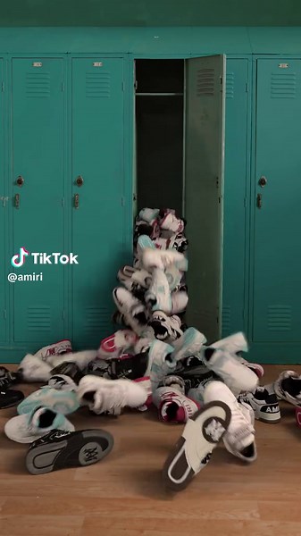 Casted in five colorways, the MA Skyline pairs fine leather with athletic mesh and an oversized MA emblem for a modern expression of sport luxury. Discover the MA Skyline now on amiri.com and at AMIRI flagships. #AMIRI