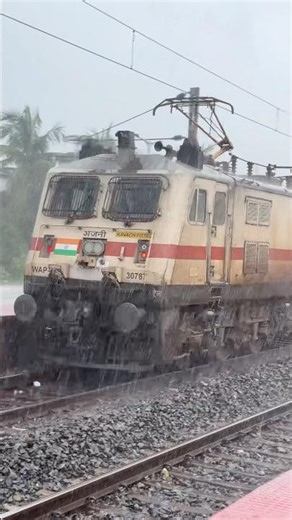 Heavy Rain AJNi Wap-7 Engine Front Pantograph Use Reverse Cross #shorts #viral