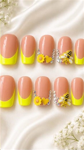 Bee Blossom French 🌼🐝 | Short Press-On Nails #shorts