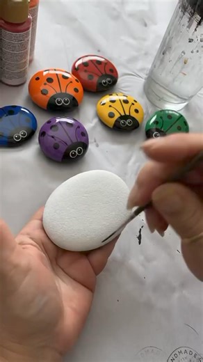 Let’s paint a rainbow ladybug. This one will make you smile #rockpainting #artreels #reelsviralシ#lorybugrocks #rainbow #artistsoninstagram #crafty #trythis #painting #acrylicpainting #paintedpebbles | Lorybugrocks