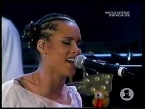 Alicia Keys - "Girlfriend" live at World AIDS day