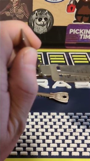 Quick pick with a Lishi #locksport #lockpicking #edc #quickpick