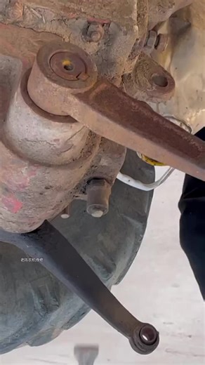 Wait for it... 🛠️ There is nothing more satisfying than the right tool for the job. Absolute precision! Who else could watch this all day? 😮‍💨 ​#satisfying #asmr #tools #mechanic #workshop #metalwork #oddlysatisfying #engineering