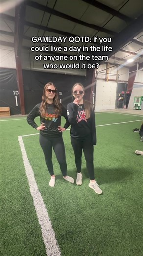 raise your hand if you want to switch lives 🙋‍♀️