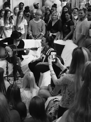 Demi Lovato Performs 'Get Back' Live | Simply Complicated