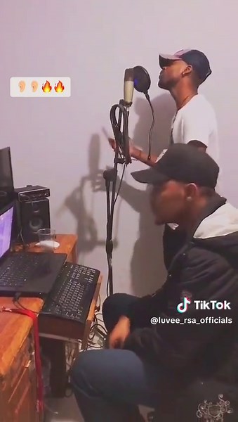 #chrisbrown #tik_tok #tiktoknews #viral_video #viralvideos #viralditiktok #pppppppppppppppp #trendingvideo #pyf #singing #universalstudios #sony #drake #giveon #pov @chrisbrownofficial @Def Jam @Sony Music South India @Nasty_CSA @somnyama, yena yedwa. @Penny Ntuli @Majorleaguedjz @LawdPorry @DJZinhle