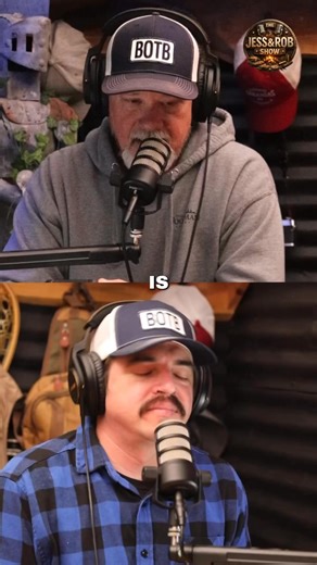 The silverback gorilla is the largest and most powerful primate on Earth, weighing up to 200 kilograms and standing nearly 1.8 meters tall. With an estimated lifting strength over 800 kilograms and a bite force strong enough to crush bone, silverbacks are built for dominance. These apex herbivores use massive canines, explosive muscle power, and raw intimidation to control their territory and protect their troop. Despite their calm and intelligent nature, a fully grown silverback is one of the m