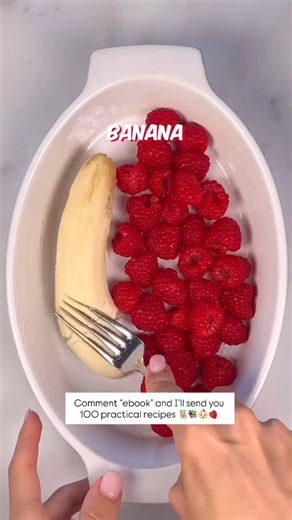 Meals for babies and children on Instagram: "4 INGREDIENTS RASPBERRY BARS!🍌💚👇🏼 Ingredients 🎥 This amazing video was made by: yummy_little_belly ❤️ * 150g raspberries (1 us cup) * 1 ripe banana, medium * 100g porridge oat (1 1/4 us cups) * 1 big tablespoons smooth nut butter (or the nut butter you like) Method I know how hard it is to find healthy, practical baby recipes. That’s why I created 3 eBooks with 100 exclusive recipes 🥄💚 📍 Tap the link in my bio: @my.healthy_baby 1. Preheat oven