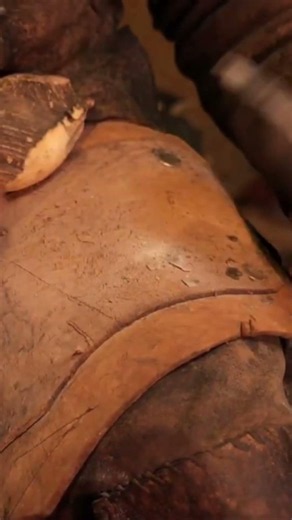 Shaping a flint Inuit-style ulu using antler soft hammers and hammerstone #flintknapping