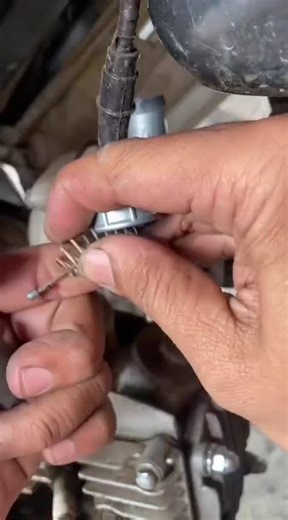 The correct process for installing a motorcycle carburetor spring#shorts