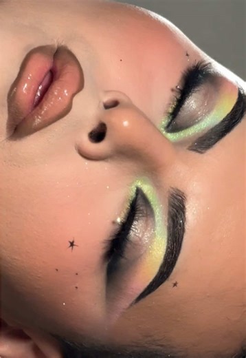 Stunning Rainbow Eyeshadow Look Tutorial