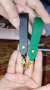 12K views · 98 reactions | Tutorial: How to make Leather Keychain Pwedeng pwede niyo na rin itong idagdag sa offer ninyo. Lalo na mabilis lang ang araw, Teacher's Day na naman diba? Perfect tong Leather Keychain na'to pang gift or pang personal use.珞❤️ Easy lang gawin yan! Watch the video at tuturuan kita kung paano #tutorialvideo #leathercraft #leatherkeychain #printingbusiness #giftideas | Rish Panlilio | Facebook