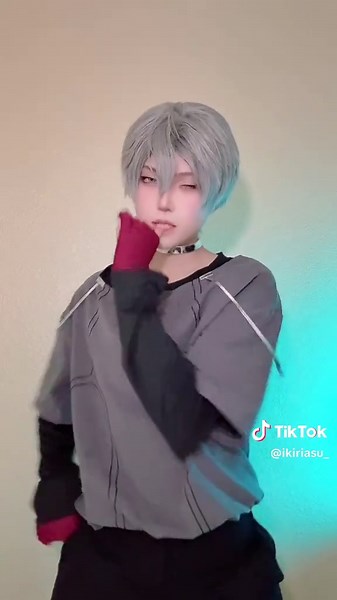 Woah i cosplayed 2 gray hair characters back to back #alienstage #till #alienstagecosplay #tillcosplay #cosplay