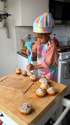 Vanilla cream frosting cupcakes with 3 year old Autumn | A Life Less Scripted