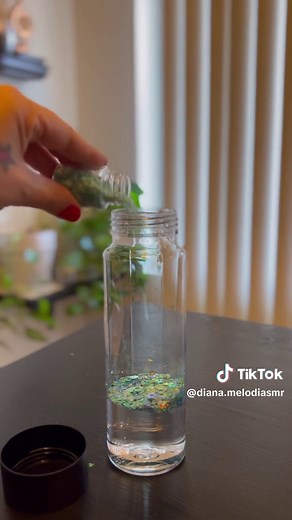 How to Make a Sensory Bottle with Glitter and Sequins - DIY Arts and Crafts