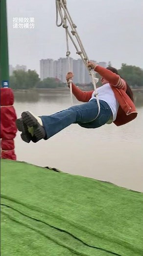 Swinging on the swing feels like acrobatics! #Water Swing #Watch and Laugh Again