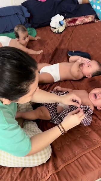 Part 2: Triplets mom and baby activities #shortvideo #cutebaby #indonesiankids