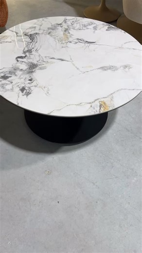 Souffle d'Intérieur on Instagram: "✨ L’élégance qui s’élève au quotidien souffleinterieur.com Cette table basse ronde relevable en céramique effet marbre blanc veiné doré incarne l’art de vivre contemporain. Son plateau lumineux, aux reflets délicatement dorés, apporte une touche précieuse et sophistiquée à votre salon. Grâce à son mécanisme relevable discret, elle s’adapte à tous les moments de la journée : – apéritif raffiné, – repas convivial, – instant lecture ou télétravail en toute éléganc