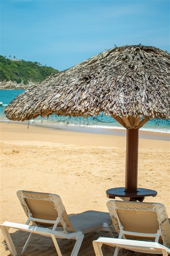 The vacation you deserve is waiting for you at Barceló Huatulco. 🐚🌴🥥 Las vacaciones que te mereces te están esperando en Barceló Huatulco. 🐚🌴🥥 Reserva ya! 🌐barcelo.com ☎️ 52 55 8962 8622 Call Center Hotel Encuentra nuestros canales seguros de reserva en 🔗 https://linktr.ee/barcelohuatulcomex #BarcelóHuatulco #Huatulco #ViajarMeHaceFeliz #experiencias #vacaciones | Barceló Huatulco