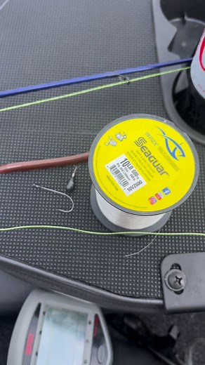My go to for fishing deep weedlines in the summer time! Drop shot set up! 15-20lb Fish Seaguar smachdown with 10lb Invix . A roboworm 1/0 rebarb hook and roboworms in many colors . I use 3/16oz weights to 3/8oz depending on weather. #nicolefishing Roboworm | Nicole Jacobs Fishing