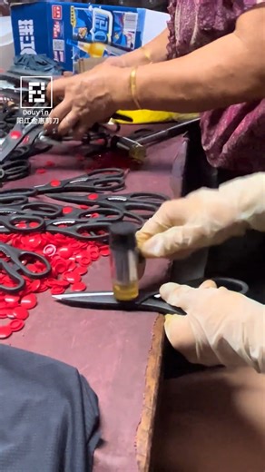 This Is How Scissors Are Made In Factories! ✂️ | Fossbytes
