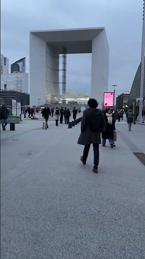 Grande Arche de la Défense #travel #paris