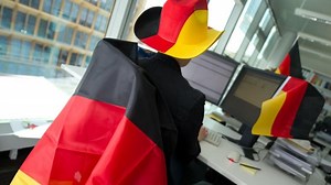 Regeln zur WM-Zeit - Fußball-Gucken - was ist am Arbeitsplatz erlaubt?