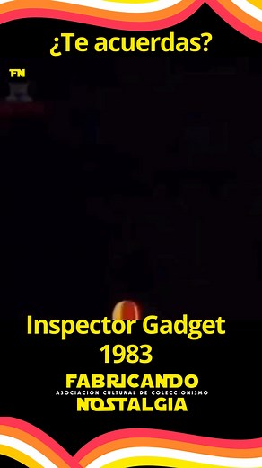 🔎🤖 “¡Adelante, Gadgeto-brazo!” 🤖🔎 Si creciste en los 80 o 90, seguro que tarareas la intro nada más leerlo 🎶. Inspector Gadget era ese policía torpón, lleno de gadgets imposibles, que siempre terminaba salvado por Penny y el perro Brain 🐶💻. 👉 Dato curioso: la serie se estrenó en 1983, producida entre Francia, Canadá y Japón. Y aunque parecía futurista, ¡muchos de sus inventos se adelantaron al tiempo! (tabletas, relojes inteligentes… ¡casi como si Apple se hubiese inspirado en él! 🍏⌚). 