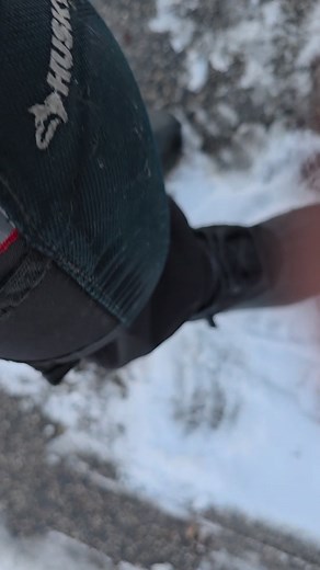 1.1K views · 25 reactions | If you don't wear knee pads at your cleanings.. WHY NOT ? Knee pads are the real MVPs. If you’re still raw-dogging tile floors…HOW ARE YOUR KNEES?! Just put the knee pads on and drop it low with protection 什﫧藍 #cleaningservice #cleaningtips #cleaningmotivation | Nay’s Cleaning Services LLC | Facebook