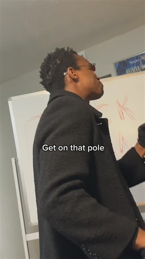 ALIEN 👽 MOB on Instagram: "I can’t tell you what’s happening here"