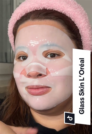 🇧🇷 Vem testar comigo a nova Glass Skin Hydrogel Glow Mask da @L’Oréal Paris! A máscara conta com extrato de centella asiática, pantenol, adenosina, glicerina e ácido hialurônico, prometendo uma pele mais hidratada, viçosa, preenchida e com aparência revigorada! Em 90min ela libera os ativos e fica transparente! 🇬🇧 Let’s try the new Glass Skin Hydrogel Glow Mask from L’Oréal Paris! The mask is packed with centella asiatica extract, panthenol, glycerin, hyaluronic acid and adenosine, bringing 