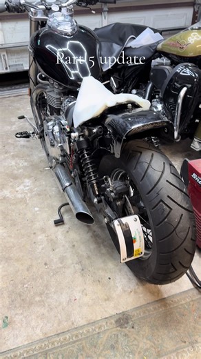 Part 5 of the bobber build: new lights and other add ons. #triumph #america #bobber #motorcycle #custom