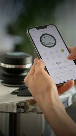 ⚠️ Cucinare bene richiede attenzione, ma chi ha tempo per rimanere ore davanti ai fornelli tutto il giorno? ⚠️ Immagina una cucina dove il fuoco si regola da solo, dove puoi impostare la cottura e dimenticartene. Con Navigenio e Audiotherm in modalità autocontrollata la tua pentola cucina da sola, regola il calore, la temperatura e mantiene il cibo in caldo fino a 1 ora. Con l'App Cook & Go puoi persino avviare il tuo smartphone senza bisogno di rimanere in cucina o addirittura di essere in casa