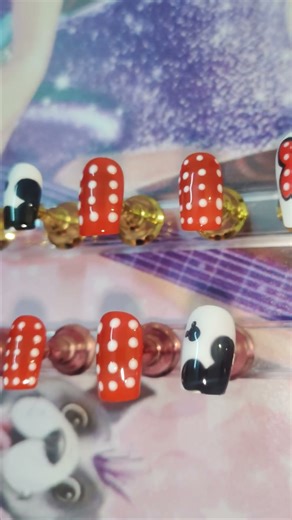 Minnie Mouse Nail Art: Red Bows!