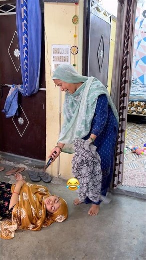 बहू को मार दिया सास ने 🤣 #reels #comedy #saasbahucomedy #funny #ramzan #shortfeed #shorts