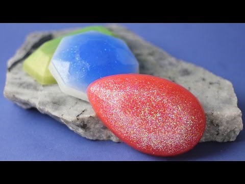 DIY Soapmaking For Beginners - Simple Melt & Pour Techniques | BrambleBerry.com