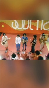 O-o-h child, Things are gonna get easier 🙏🏾🤎 O-o-h child, Things'll get brighter / O-o-h child, Things are gonna get easier / O-o-h child, Things'll get brighter / Some day, yeah / We'll put it together and we'll get it undone / Some day, When your head is much lighter / Some day, yeah / We'll walk in the rays of a beautiful sun / Some day, When the world is much brighter ☀️🌎 #FiveStairsteps #OohChild #70sRnB #TimelessClassics #SlowJamsLive #OldSchoolMusic #ClassicRnB Watch Full video on YT 
