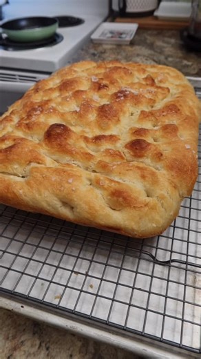 If “learn to make my own bread” is on your 2026 bingo card… start with this one. 👀🥐 Say BINGO in the comments and I’ll share the recipe with you! This croissant focaccia is how I accidentally became a person who bakes bread—and I say that as a longtime, self-proclaimed non-baker. No scary techniques. No sourdough starter named Susan. Just buttery layers, crisp edges, and a confidence boost you didn’t know you needed. Consider this your gateway bread. You’ve been warned. 😉 Save this for when y