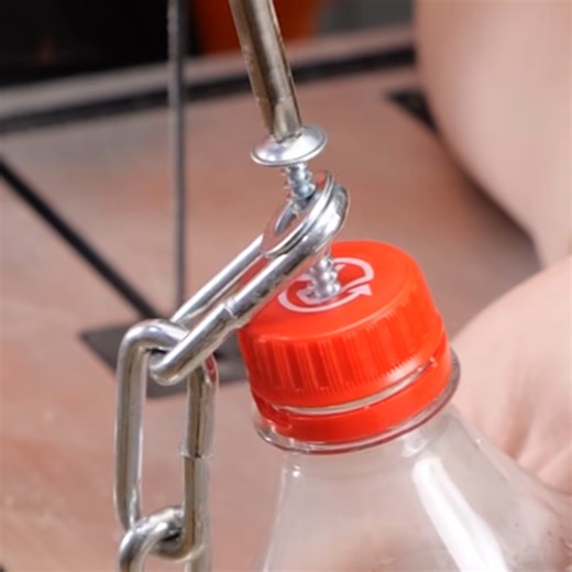 How to make a DIY lock out of a plastic bottle! | 5-Minute Crafts Play