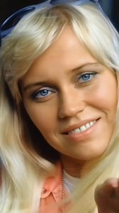 🎤✨ La voz dorada de ABBA sigue brillando… Agnetha Fältskog nos recuerda que la nostalgia también puede ser pura magia 💛🎶 #ABBA #AgnethaFältskog #MusicLegend #RetroVibes #ViralMoments | Energy 80s